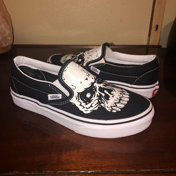 🛑SOLD ON MERCARI 🛑 Skull Vans Classic Slipon - Picture 1 of 5